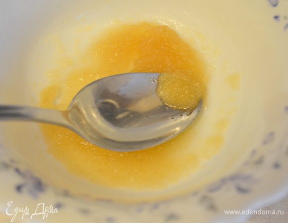 8 гр желатина залить 3-4 ст ложками холодной воды и дать набухнуть пару минут