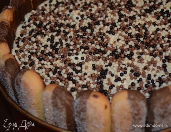 торт убрать на ночь в холодильник!