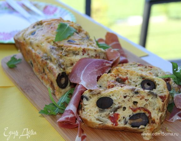 Подаем холодным или чуть теплым с зеленым салатом и прошутто (или подобные ему нарезки). Приятного аппетита)