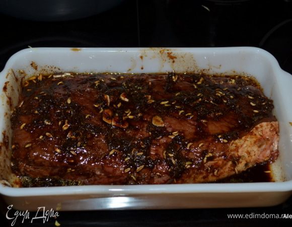 Выложить в маринад пашину, закрыть  пленкой и оставить мариноваться. На час или более.