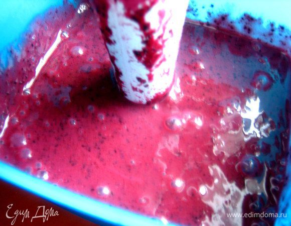 Можно взбить прямо в контейнере, если высота стенок позволяет!