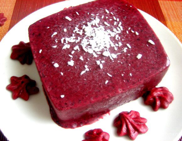 Посыпаем для контраста кокосовой стружкой сверху.