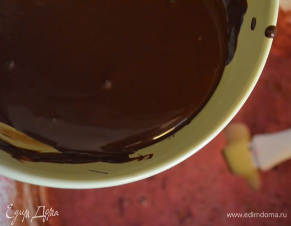 Влить шоколад и все размешиваем до однородности. 