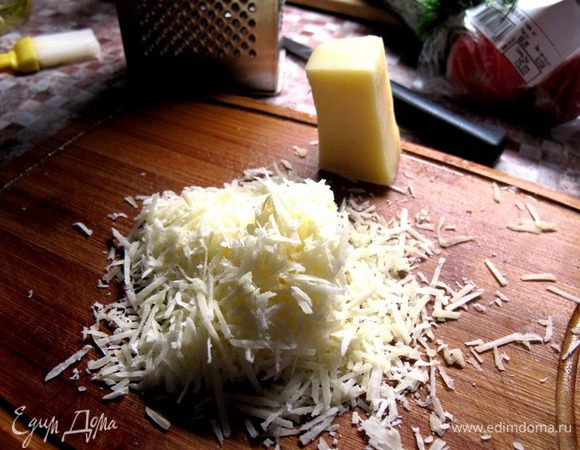 Натереть сыр.