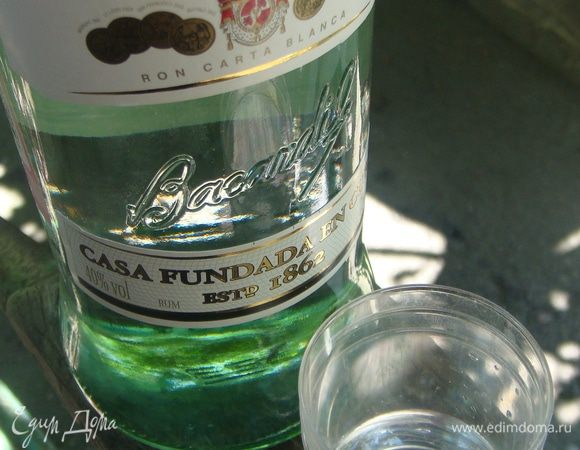 Сироп уварить, остудить, добавить ром