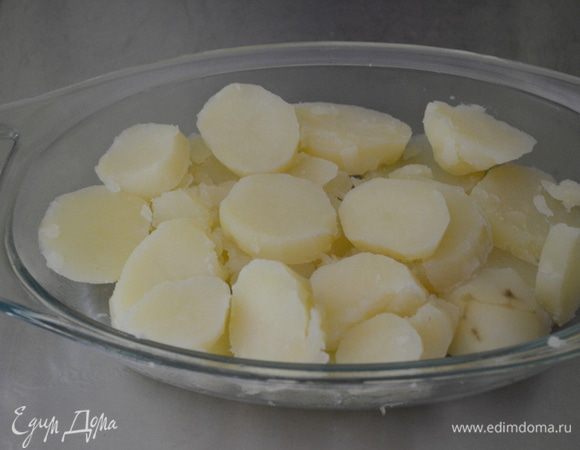 Затем уложить в форму для запекания, которую предварительно смазать маслом.