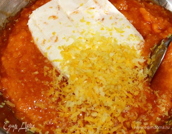 Добавить в абрикосовое пюре творожную массу, ликер и цедру лимона...перемешать