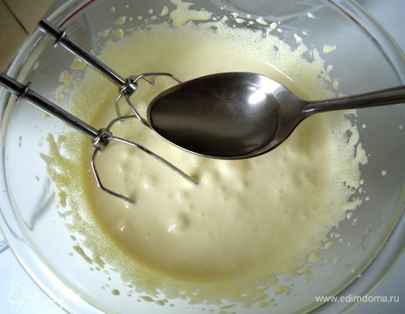 в процессе взбивания добавить 1 ст.л. теплой воды.