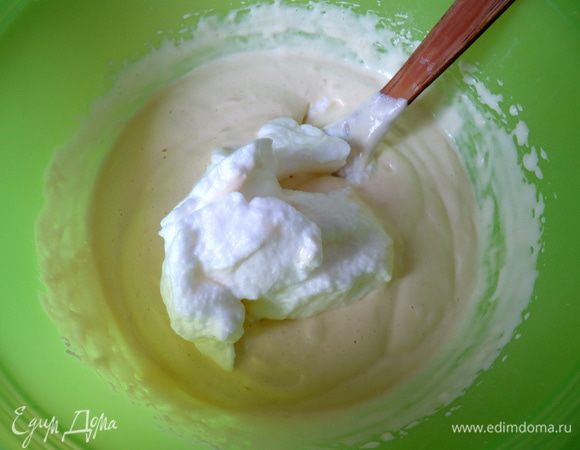 В три приема добавить к основной массе, 