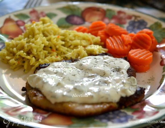 Подаем со сметанным приготовленным соусом. Приятного аппетита.