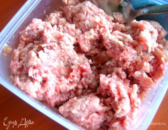 Фарш свиной+добавки как обычно на котлеты (яйцо,булка,приправы).