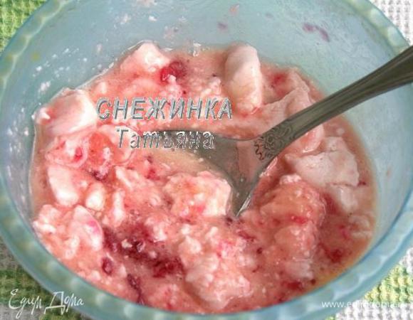 Зефир и мармелад растаяли, перемешиваем, даём немного остыть.