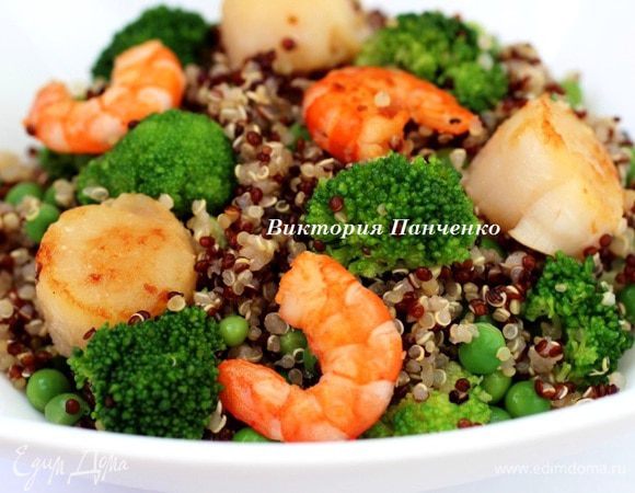Соединить киноа, морепродукты и овощи, заправить маслом, соевым соусом и соком лайма. Перемешать и подавать салат теплым... 
