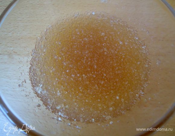 Тем временем, приготовить парфе:
Желатин замочить в 125 мл холодной воды, оставить для набухания,по инструкции на упаковке.
