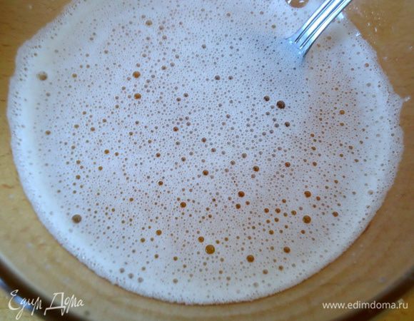 Желатин поставить на огонь, нагреть до полного растворения.