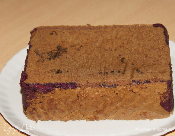 Поставить в морозилку на 2-3 часа.
Сделать шоколадный ганаш: для этого в кастрюле прогреть сливки, выключить огонь и добавить кусочки шоколада, перемешать в гладкую массу.
