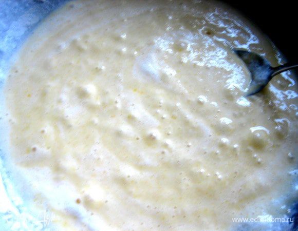 Благодаря разрыхлителю тесто уже работает)))