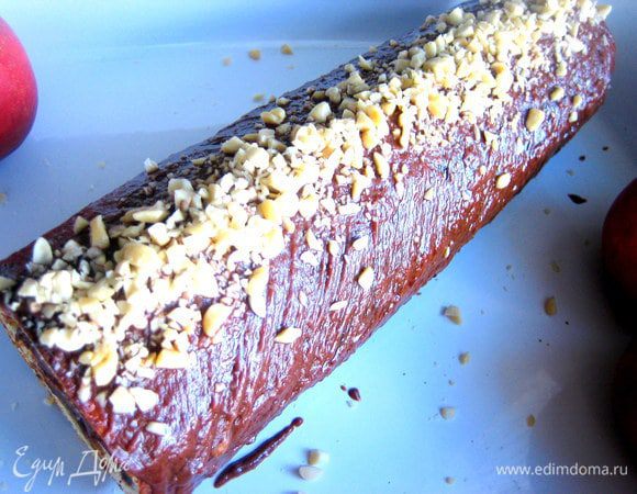 И обсыпать орехами верх рулета!