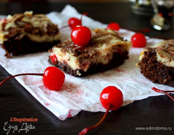 А еще на днях я пекла эти вкуснейшие мраморные брауни от Оли Мурзеньки!! Очень вкусные, очень!!!! http://www.edimdoma.ru/retsepty/51916-mramornyy-brauni-s-prosloykoy-iz-slivochnogo-syra-i-kokteylnoy-vishni