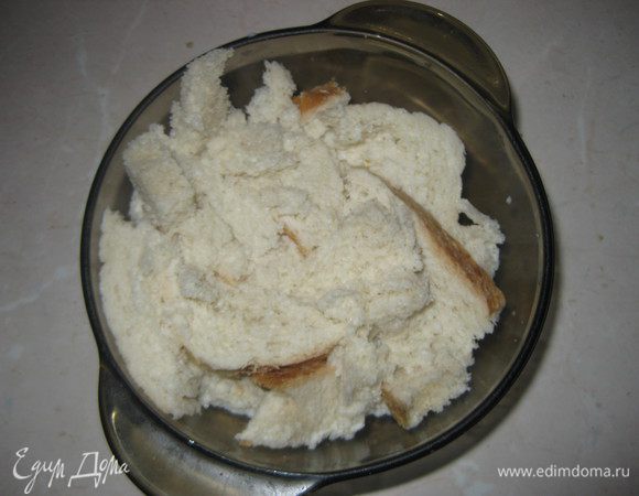 Хлеб замочить в сливках.