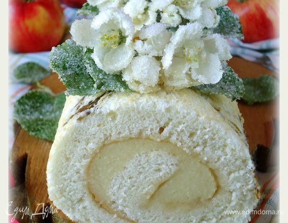 Замечу, что рулет с таким парфе очень нежный на вкус, с приятной легкой яблочной кислинкой. Если вам захочется приготовить его немедленно, а цветов нет, можно применить листья мяты, смородины,... главное, чтобы растение было съедобным. Результат в любом случае будет прекрасным. Желаю всем творческих фантазий на кухне. Ведь без них так скучно жить!!! Приятного!!