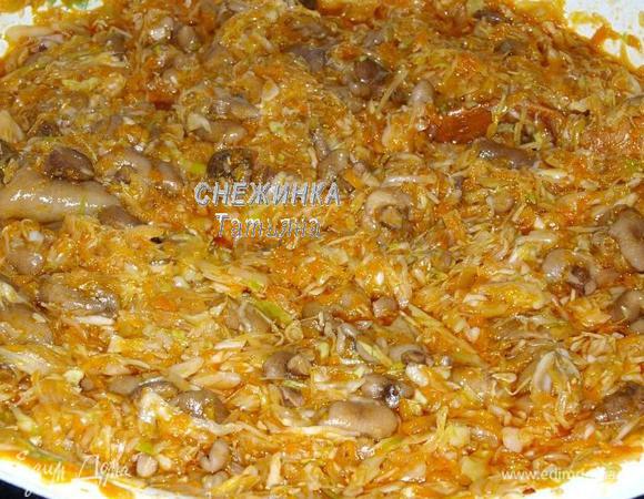 Теперь поставьте все на медленный огонь. Важно все время перемешивать. Варите с момента закипания 1,5 часа.