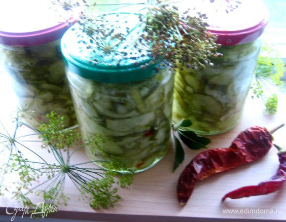 Когда остынут,убираем в прохладное место (в жару лучше в холодильник!) и открываем баночку зимой в дополнение к гарниру...Или соединяем с помидоркой,свежей зеленью и получаем быстрый новый салатик)))