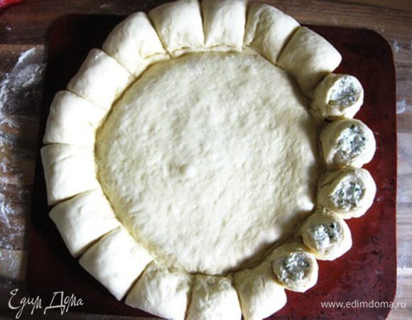 и перевернуть каждый кусочек начинкой вверх