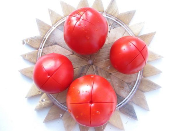 Сделать на помидорах надрезы, залить кипятком на пару минут. 