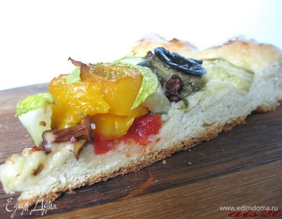 Готовый пирог выложить на решетку и дать остыть.
Приятного аппетита!