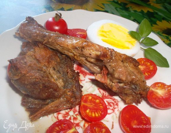 Уточка получается необыкновенно нежной и вкусной. Приятного аппетита:-))