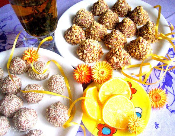 Если идём в гости, складываем аккуратно в коробочку и несём гостинец в добрые руки)))