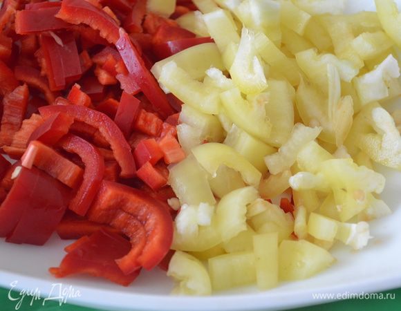 перцы мелко нарезать