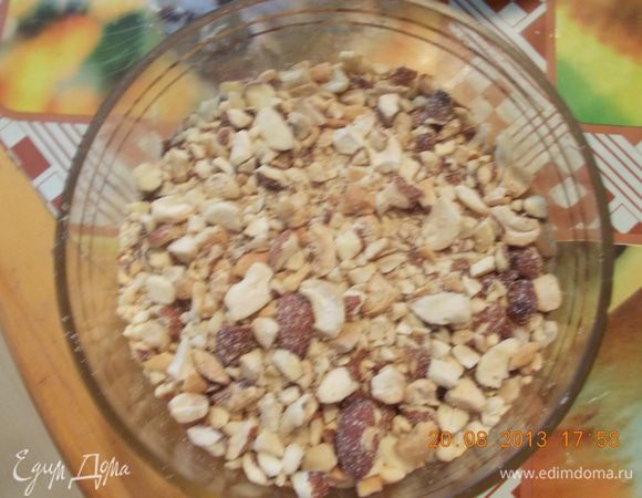 добавить дроблёные орехи