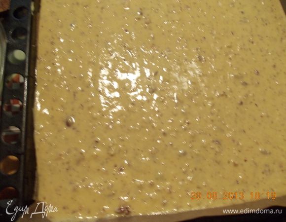 противень застелить бумагой для выпечки, вылить тесто на противень и отправить в духовку 180 градусов на 15 минут (у меня пеклись 20 минут)