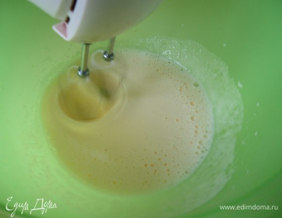 Яйца взбить с сахаром, 