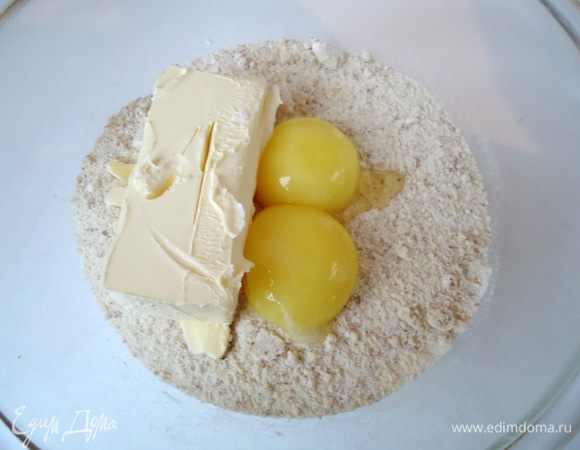 Приготовить шрейзель: Все ингредиенты смешать в одной чаше.