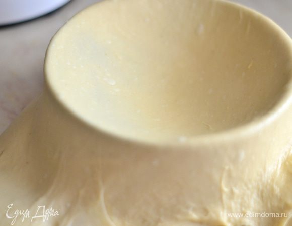 Проверить готовность теста можно растянув его, оно должно растягиваться в прозрачную пленку и не рваться, как на фото.