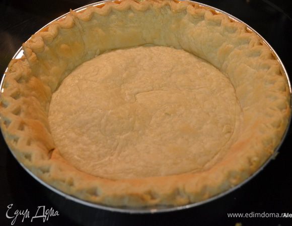 Разогреть духовку до 200 гр. Поставить готовое тесто в форме для запекания на 12-15 мин. Достать и дать полностью остыть.