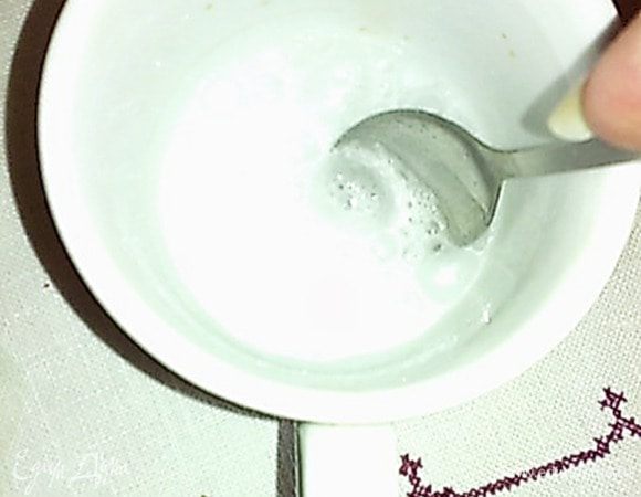 Соду загасить уксусом. Добавить к тесту.