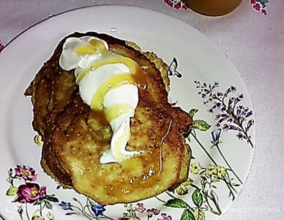 Подавала со сметаной и мёдом!