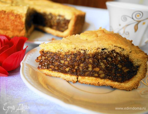 Поставить выпекаться в разогретую до 180 градусов духовку на 40-45 минут. После этого торт вынуть из формы, завернуть в фольгу и положить в холодильник, как минимум на сутки. Можно дать ему еще сутки постоять, он будет еще вкуснее. Нарезать на небольшие кусочки, так как он очень сытный. Подавать к столу. Приятного чаепития!!!