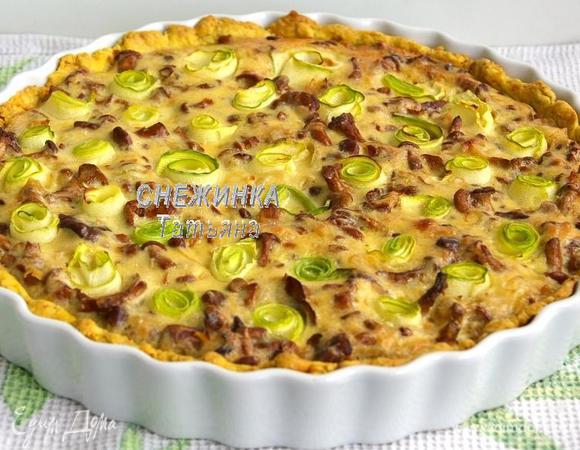 Отправляем выпекаться в разогретую до 190С духовку на 35-40 минут, чтобы края теста и верх пирога хорошо зарумянились. 