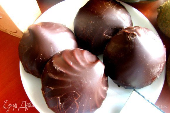 Зефир не обязательно в шоколаде, можно любой простой.