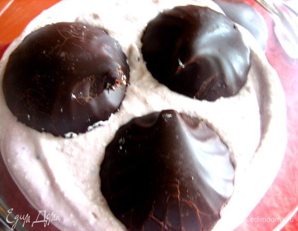 Разравниваем и втапливаем верхушки зефирин (или половинки простого!).