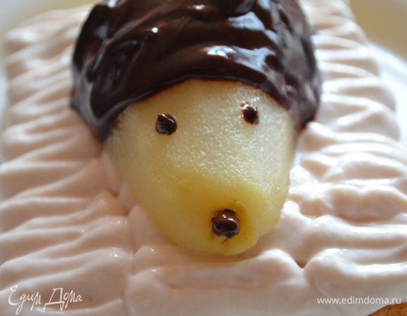 При помощи деревянной палочки делаем глаза и носик, можно и так оставить,