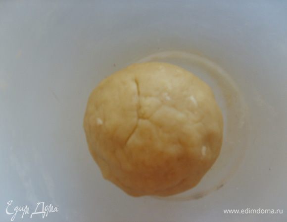 <font style="vertical-align: inherit;"><font style="vertical-align: inherit;">Приготовить тесто из всех ингредиентов</font><font style="vertical-align: inherit;"> и отправить его в холодильник на 30 минут.</font></font>