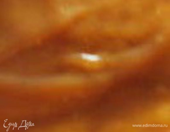 <font style="vertical-align: inherit;"><font style="vertical-align: inherit;">В кастрюлю с толстым дном насыпать сахар и налить воду. </font><font style="vertical-align: inherit;">Варим карамель до янтарного цвета и параллельно разогреваем сливки. </font><font style="vertical-align: inherit;">Вливаем сливки тонкой струйкой в ​​карамель и варим еще около 5 минут, до загустения. </font><font style="vertical-align: inherit;">Заливаем готовой карамелью тарт, я полила немного, но у меня она еще осталась.</font></font>