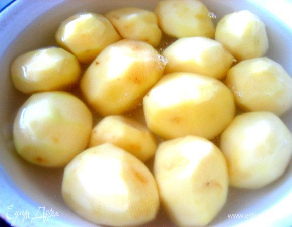 Ставим вариться подсоленный картофель...У меня 370 г.