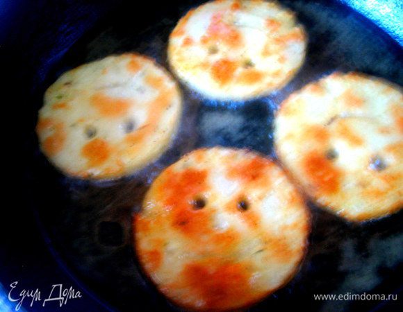 Жарим как обычно с двух сторон...